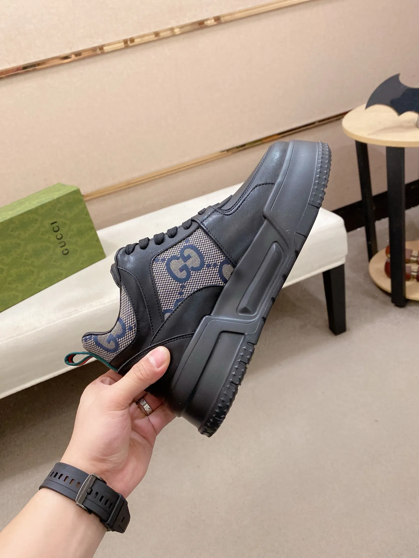 Factory price: 442💰 (GUCCI) The latest model from the official website🎁🎁Casual and fashionable men's shoes👟, hot style💥The style is simple and elegant, exclusive for trendy men. Unique official website's latest brand elements👑original Gucci decoration, fashionable and generous, the fabric is original cowhide ✅sheepskin lining, the official website specifies wear-resistant casual outsole, the classic model is taken in kind at the counter🎬38-44 (can be customized for 45 non-refundable)